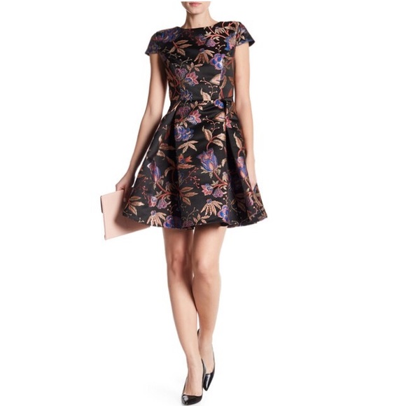 Romeo & Juliet Couture Dresses & Skirts - Romeo & Juliet Couture Embroidered Dress Size L